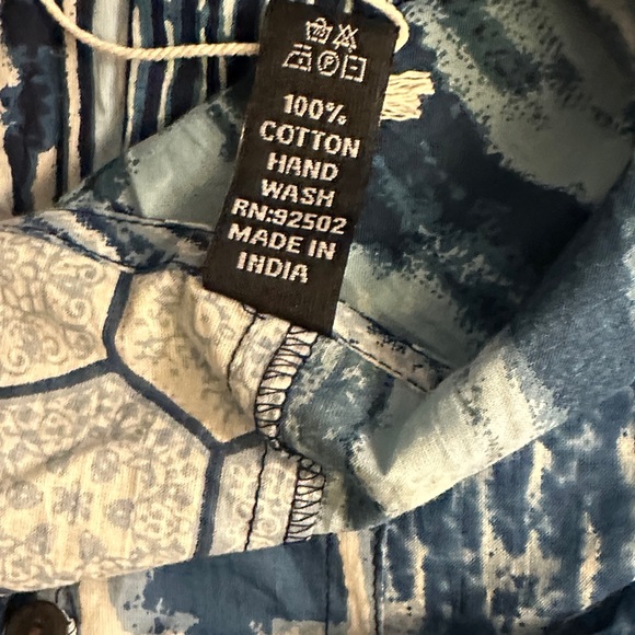 S/M.   NWT.  Blue Patterned Women's Blouse. 225264.  BL/RD 12 - Picture 4 of 4